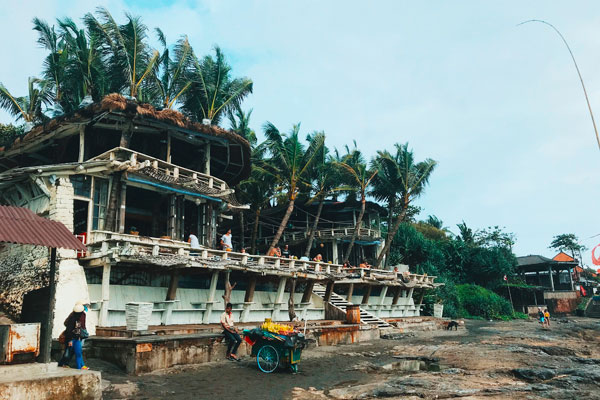 canggu-north-kuta-balu-beach-bar-on-a-gloomy-day