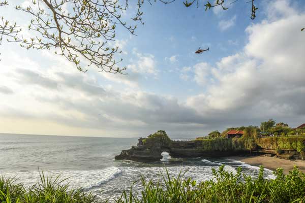 tanah-lot-weather-bali-hot-sunny-day