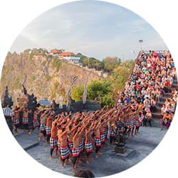 uluwatu pura kecak